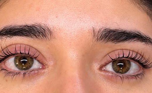 Natural lash extension set — soft, defined finish
